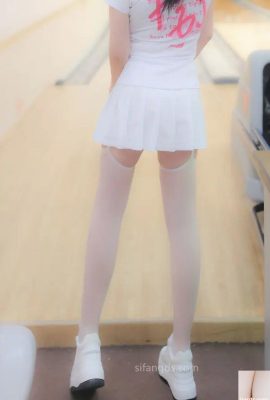 Chinese model nienie “Bowling Alley Exposed” (80P)