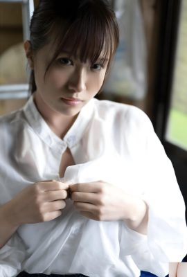 (Shiraishi Mina) The shape of the breast waves that are rippling in the heart is so round and obvious (24P)