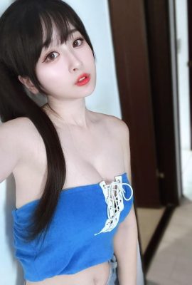 The beautiful “Weiwei” waistline perfectly shows her plump and hot figure (23P)