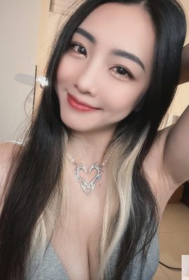 “Chloe”, a live-streaming hottie with perfect temperament and sexy temperament (15P)