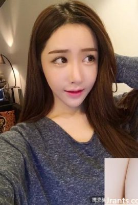 Guo Yunmeng~Sexy low-cut selfie showing off big breasts (20P)