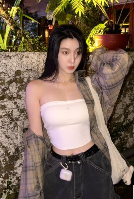 “Chen Yijia Sabrina”'s low-cut outfit makes netizens look seductive and seductive (15P)