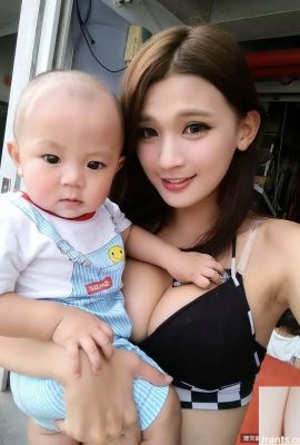 D-cup hottie Xiao Xixi gets her breasts attacked (15P)