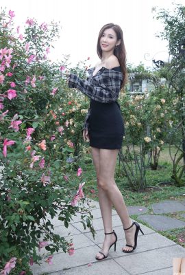 (Beauty Legs Extra) Long-legged beauty model Kim Yoon-joo in dress, short skirt, high heels and beautiful legs (63P)