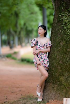 (Extra chapter on beautiful legs) Long-legged beauty model Sunny in dress with high heels and beautiful legs (115P)