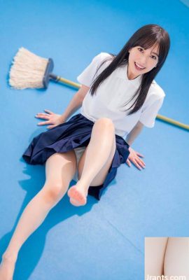 Kojotsu Yottsuha: A beautiful girl who is a childhood friend who is tempting and plays with her body and mind in the school is a childhood friend and everyone … (21p)