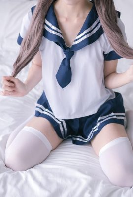 (Rabbit plays with movies) – The moment when sailor Cute girl wears socks (41P)