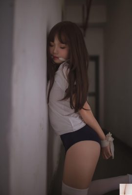 Yoko’s “White Silk Rope Art” (30P)