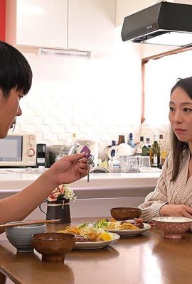 Tadokoro Yuri: A beautiful perverted wife who secretly films sex with others in order to please her husband Tadokoro Yuri (21P)