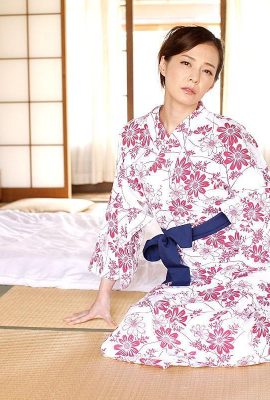 Mizuhara Rika: Secret Hot Spring Travelogue (26P)