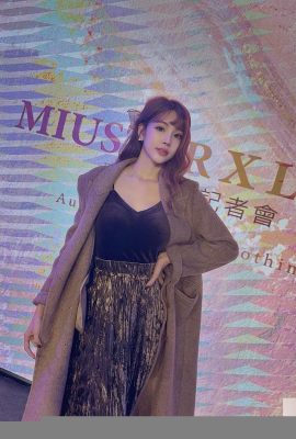 “Cai Xuan Ning” full and beautiful breasts can’t hide their charming legs (23P)