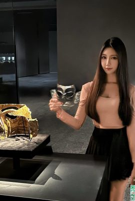 “Ying” The devil’s figure exudes the ultimate temptation (19P)