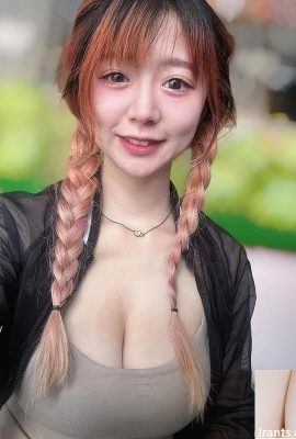 “Jieyu” with a mysterious smile (10P)