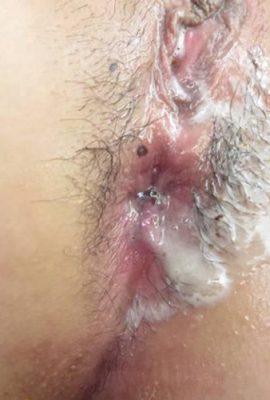 The two uncles picked up the young woman and fucked her while touching her. After fucking, they took turns licking their cocks clean (12P)
