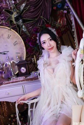 “Peng Xiaoyun” shows off her white and tender elders’ riots across the Internet (10P)