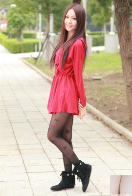 Pure and cute school girl’s black stockings temptation (11P)