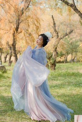 Leaves fall in love with autumn Jenny (24P)