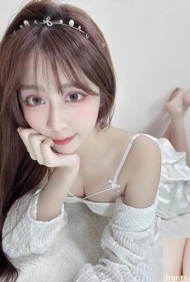 Sweet appearance “Elsa” full chest under sweet face (10P)