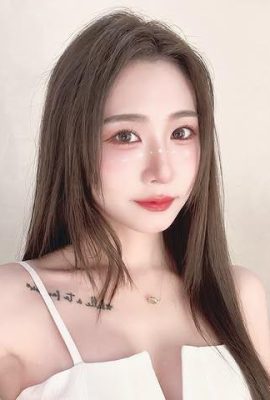 Long-legged young girl “Xina” has a fair and round figure that is too beautiful (10P)