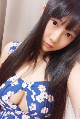 The cute girl “Xu Ganzai” shows off her white and tender breasts is so seductive! (9P)