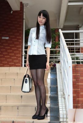 What a fresh, beautiful and pure appearance, the goddess of black stockings (21P)