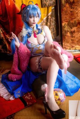 “Juyi” has white and tender legs that drive crazy feet! “Sexy S Curve” + Strong Career Line” is so powerful (10P)