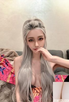 The beautiful legs goddess “Yan” pheromones are crazily fried in the air and the sensual taste. The super beautiful two peaks are too impressing, the S curve is slender and material (10P)