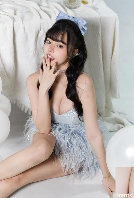 Beautiful breasts “Ni Xuan Eli” with white and tender breasts “sexy face” fascinates the passersby next to you (10P)