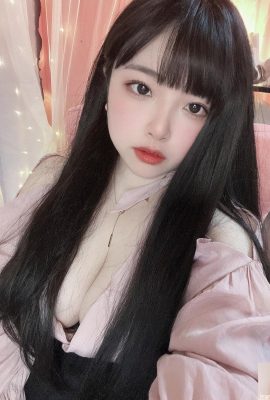 Big breasts and sweetheart “Luyiyi” full and deep grooves are so tempting that netizens can’t hold back (10P)