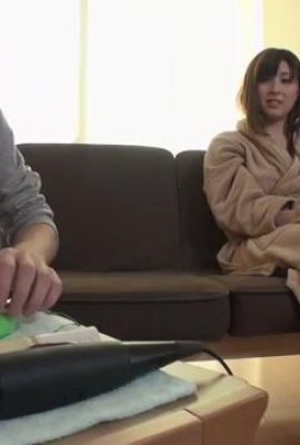 The actress who has a big breasts beats the otaku and comes to her home to give her benefits. There is such a good thing in Japan (26P)