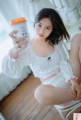 (Chinese model human body) “The Girl Who Loves to Eat Lollipops” (35P)