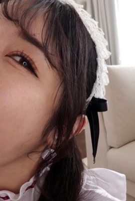 Onosaka Yuika: (4K) Beautiful breasts and beautiful butt… A beautiful maid with long black hair and fair skin is grinning… (21P)