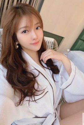 Sweet model “Ou Yongyi” has a pure and innocent face with beautiful breasts and a good figure (10P)