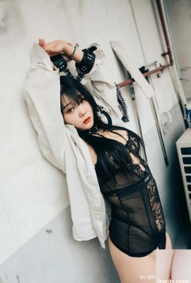 Zia  Haivia Tight and Closer (70P)