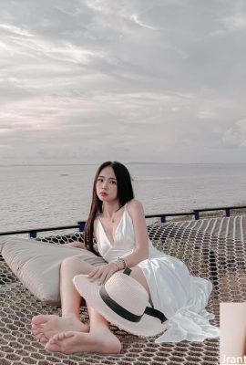 Sexy and cute girl “Moon” makes people feel so angry (10P)