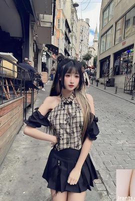 Beautiful pretty girl “Ana Sinni” shows her soft figure and charm (10P)