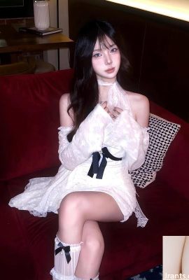 The beautiful girl “Ziying” has a tempting body hidden under her pure face (11P)