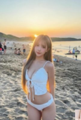 Big-eyed pretty girl “Cai Cai” deep career line with charming sweet smile (10P)
