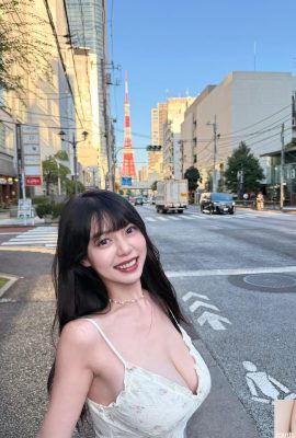 “Huang Yuwen” has a sweet smile and a deep groove and beautiful breasts (10P)