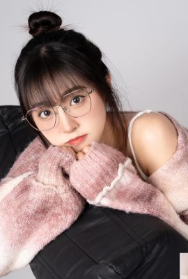 Big-eyed sweet girl “Dae C” hot figure is eye-catching and charming (10P)