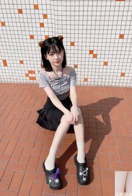 “Egg Roll” has angel-like delicate facial features that are sweet and a little sultry (10P