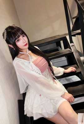 “IVY Yihan”‘s sultry profile exudes a glamorous temperament (10P)