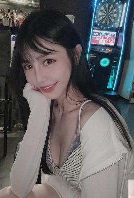 “Zhu Zhu”‘s proud breasts explode and her sexy body explodes (10P)