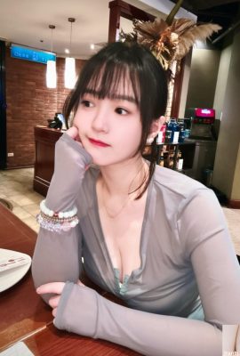 “Wang Xuxu Anna” has an angelic and delicate face that is sweet and a little sultry (10P)