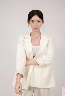 “Hedy Dai” is a beautiful lady with clear and pink skin (10P)