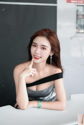 “Qiu Shushu” has a plump bust, hot and tempting curves, and her graceful curves make people breathless (10P)