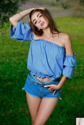 Agatha Ann – Silver Nails (110P)