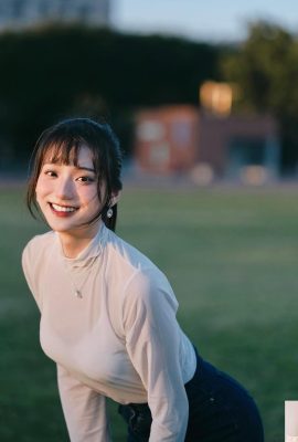 “Little Lolor” has a sweet smile and a devilish figure (10P)