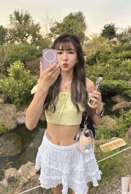 The glamorous hot model “Jiujiu” has deep electric eyes and an irresistible figure (10P)