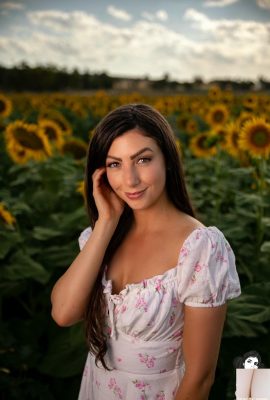 [Suicide Girls] Jul 21, 2025 – Siennabreeze – Flirty In The Flowers [54P]